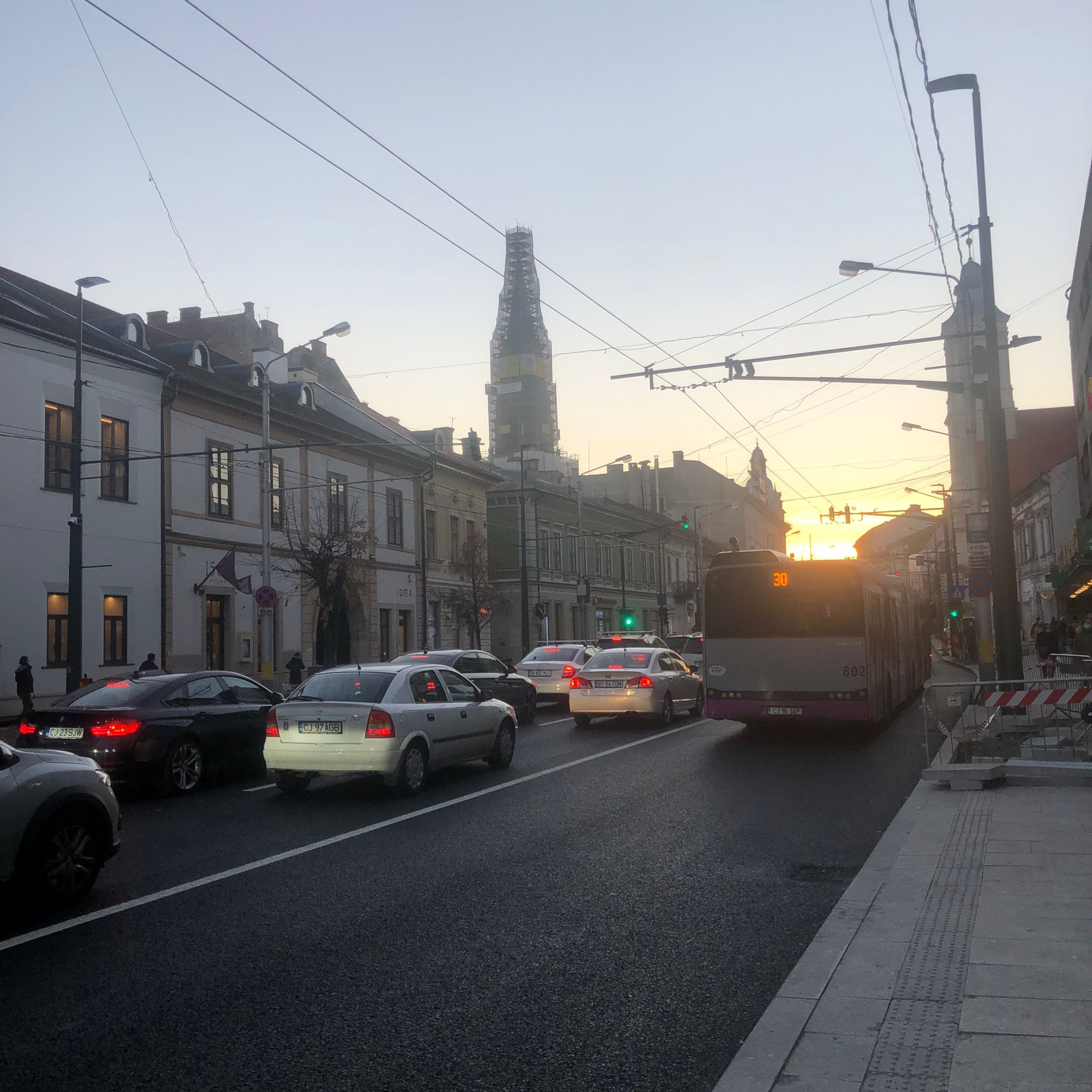 Traficul auto ar putea fi închis pe mai multe artere importante