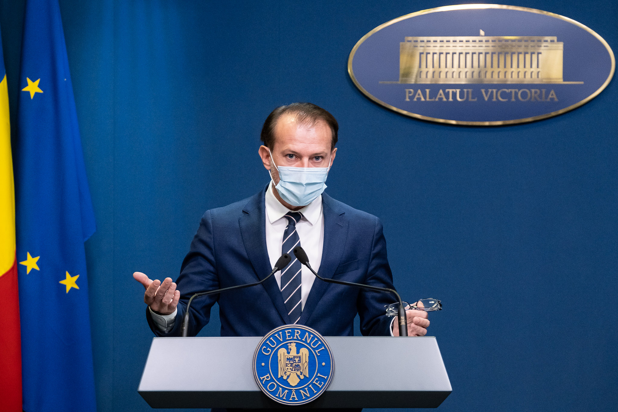 Liberalii își aleg ASTĂZI președintele. Ziua confruntării dintre Florin Cîțu și Ludovic Orban