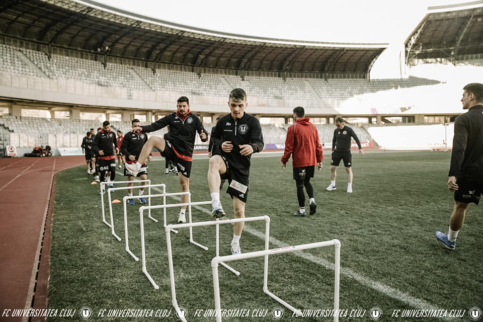 Jucătorii Universității Cluj pregătindu-se pentru meciul cu Slobozia. FOTO: FC Universitatea Cluj Facebook