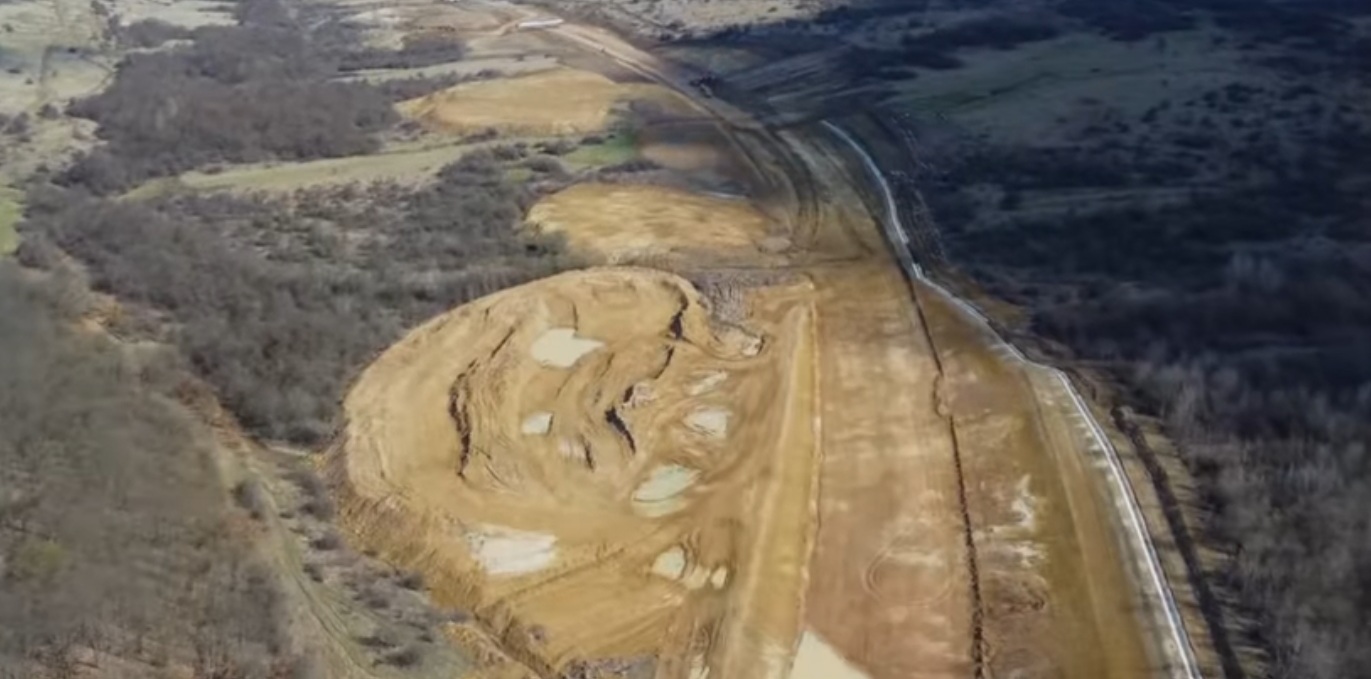 Lucrările pe lotul A3 Nădășelu-Zimbor au ajuns la 25% execuție. Foto: Captură ecran video.