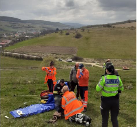 Un bărbat a căzut cu parapanta în Cluj! Și-a rupt ambele picioare
