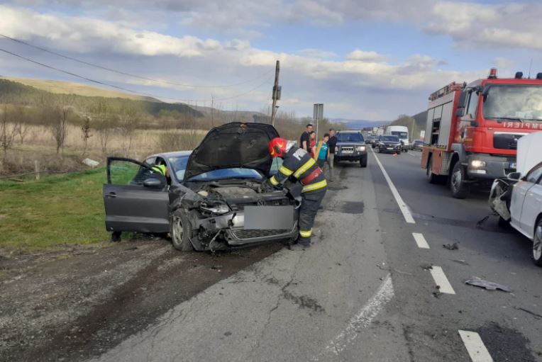 Accident GRAV la ieșire din Gilău! 2 femei și un tânăr au ajuns la spital. / foto: isu cluj