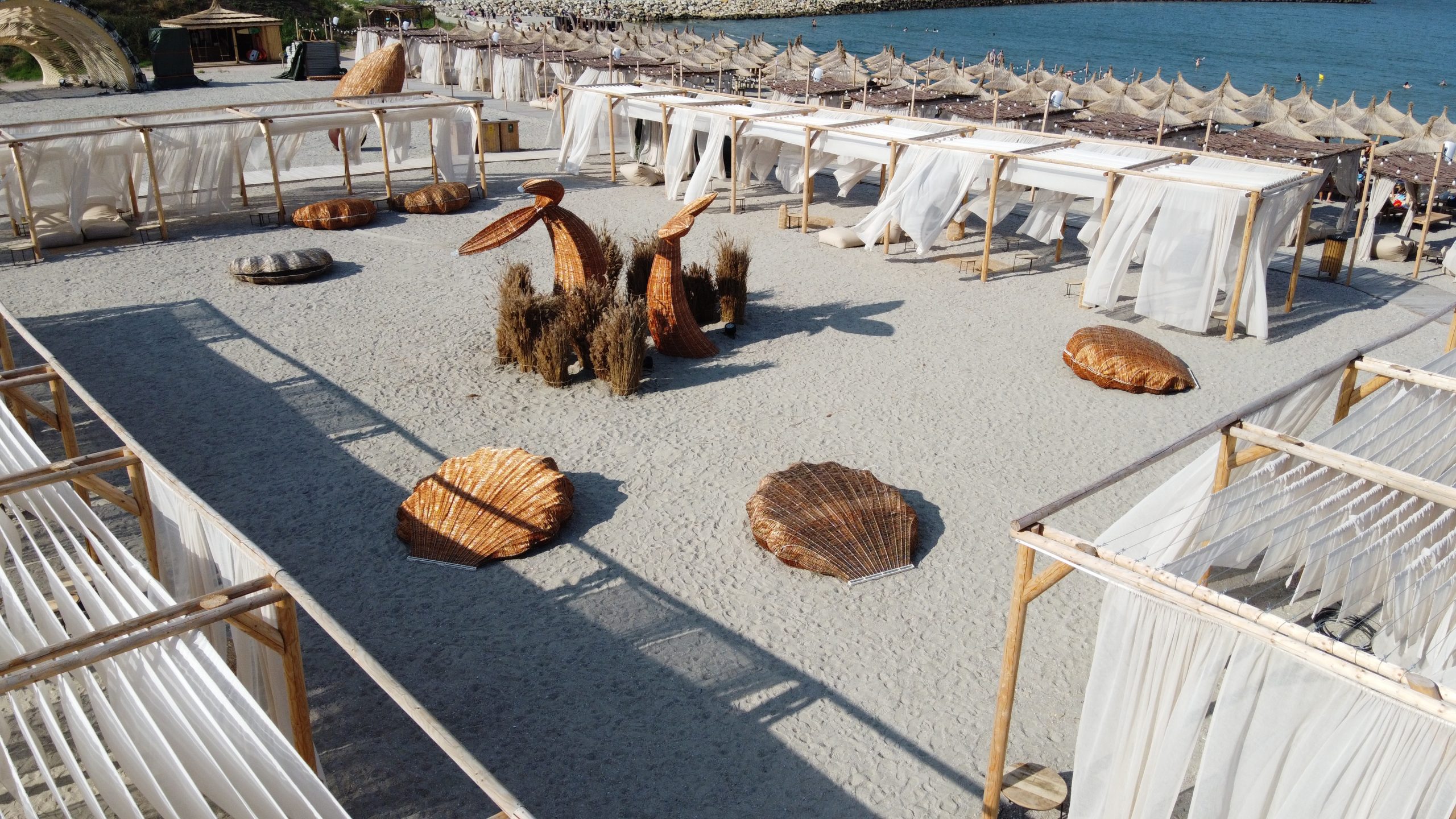Neversea Beach revine în acest an cu un decor de poveste și cu o oază de relaxare și distracție în ritmurile Mării Negre și ale festivalului Neversea