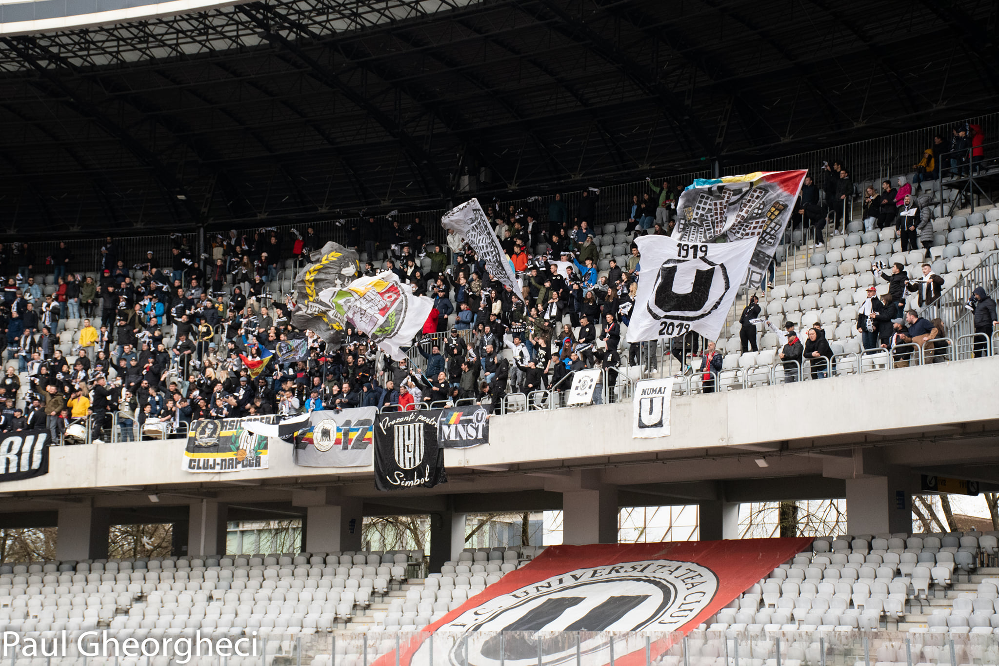 Fanii lui „U” Cluj la meciul cu Slobozia. FOTO: Paul Gheorgheci