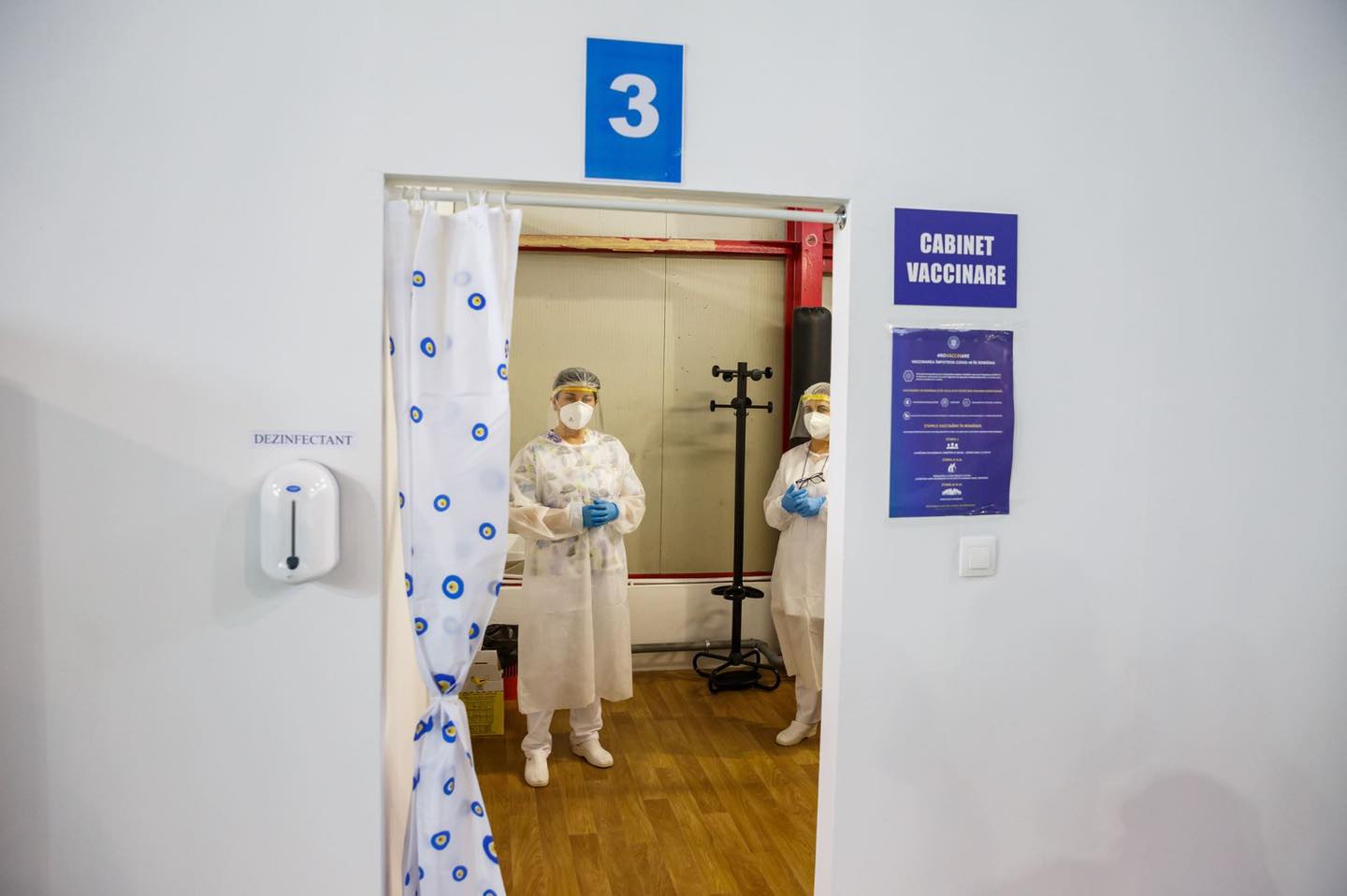 UE cere continuarea campaniei de vaccinare anti-Covid a copiilor. Foto: Facebook/ Emil Boc.
