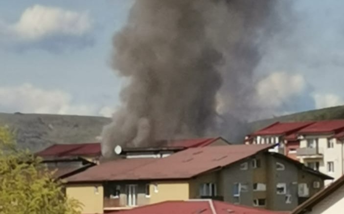 Un apartament dintr-un bloc din Florești a luat foc.