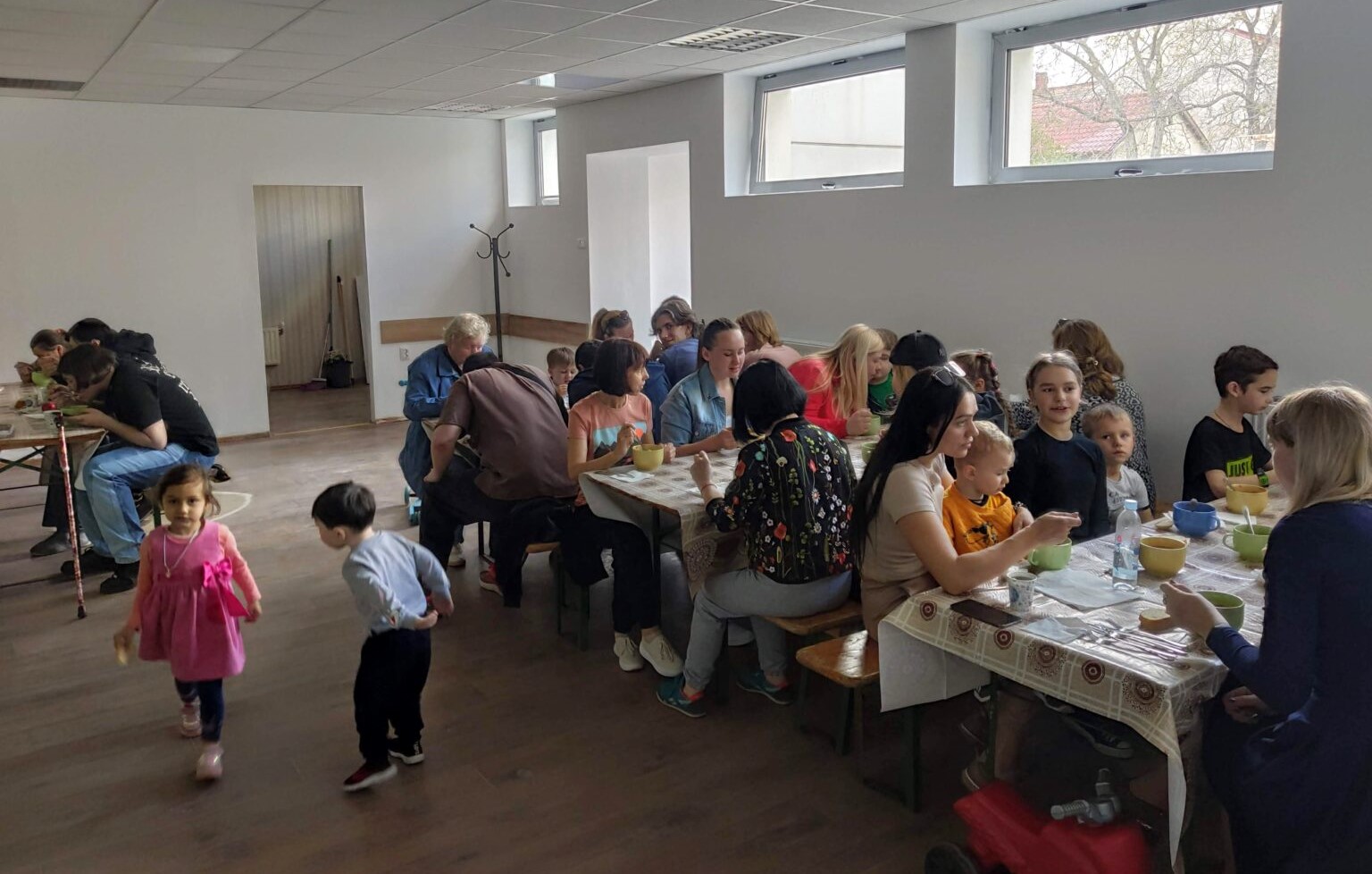 Reprezentanții asociației „O masa Caldă” au considerat oportun ca la această cantină să angajeze o persoană din Ucraina/ FOTO: O masă caldă