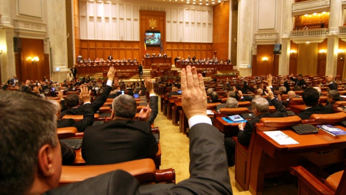 Legea prin care se elimină pensiile speciale ale parlamentarilor