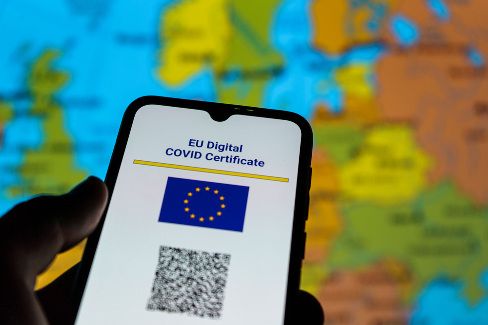 Europarlamentarii au hotărât menținerea certificatului digital COVID-19 încă 12 luni