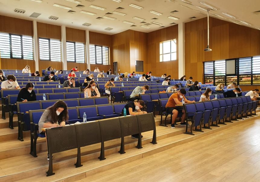 1.459 de candidați au dat examenul de simulare a admiterii la UMF Cluj / Foto: UMF „Iuliu Hațieganu” Cluj-Napoca