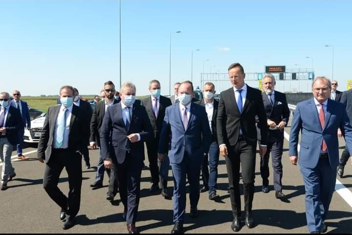 Lucian Bode la inaugurarea tronsonului de autostrada Biharia-Borş. Sursa foto: Facebook Ministerul Transporturilor