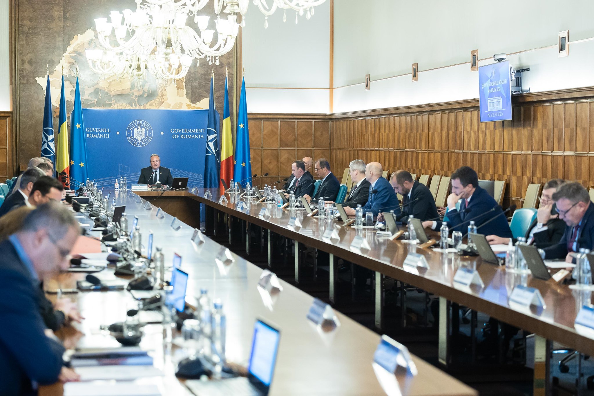 Românii cu venituri mici vor primi vouchere de 250 de lei