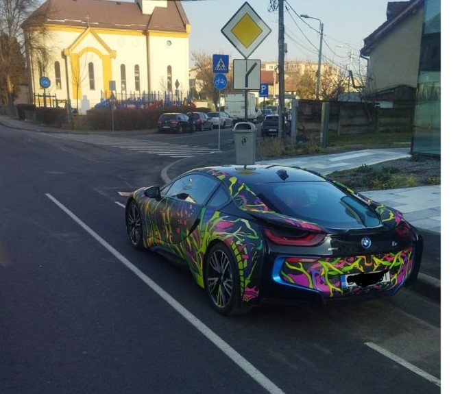 Mașina condusă de Anda Adam