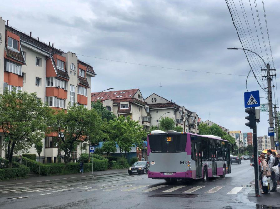 Când vor apărea benzi dedicate transportului în comun în Zoirlor? Foto: monitorulcj.ro
