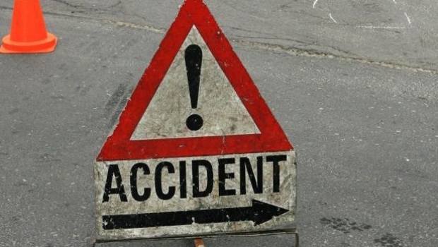 Accident între două mașini