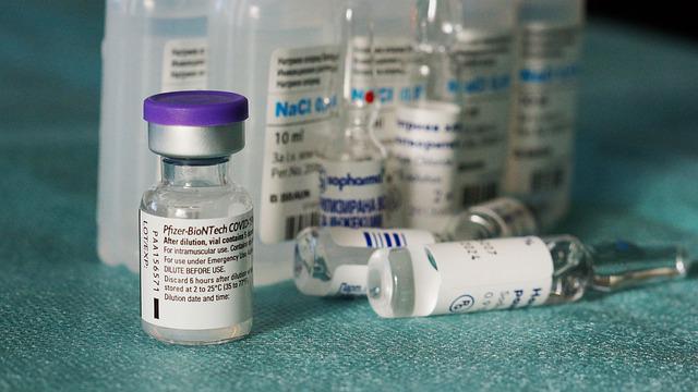 Reprezentanţii alianţei Pfizer-BioNTech au precizat că au evaluat eficienţa celor trei doze