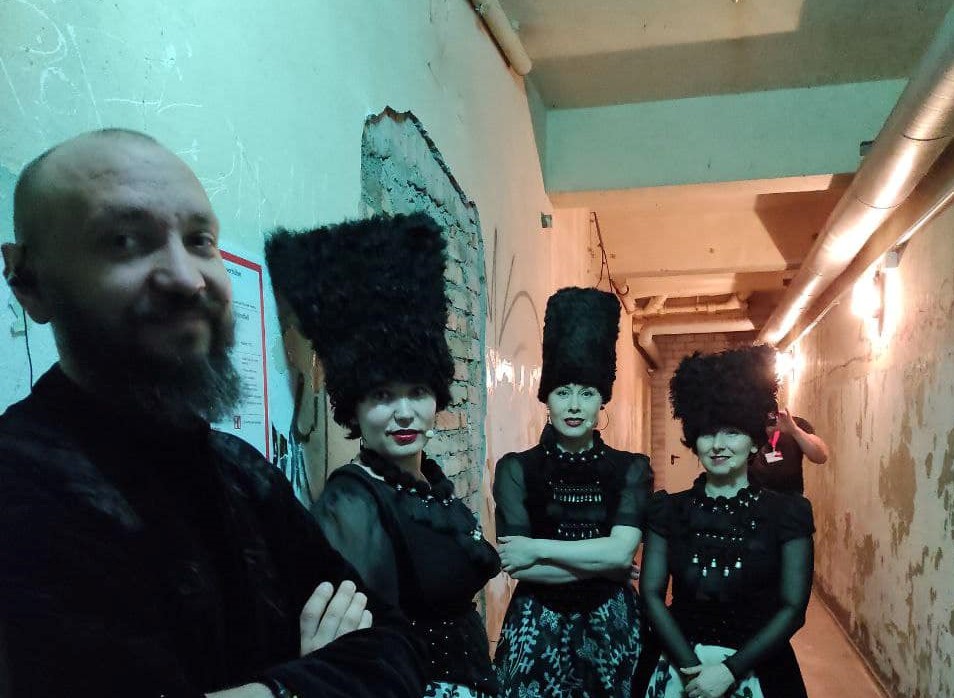 Fondată în 2004 la Kiev de regizorul de teatru avangardist Vladislav Troițki