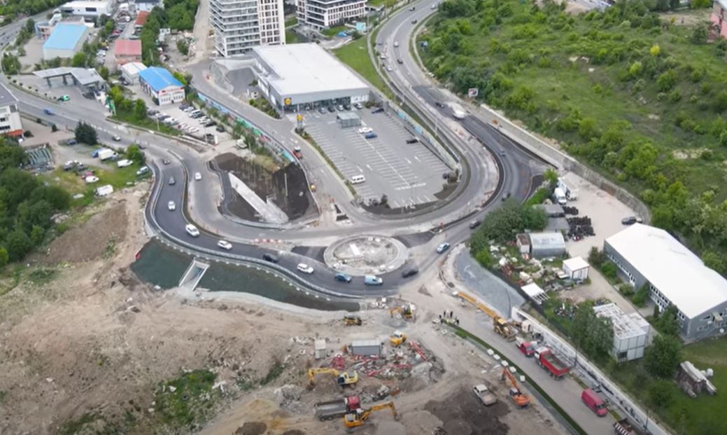 Sensul giratotriu de pe strada Frunzișului se apropie de termenul de finalizare / Foto: LDC - Legat De Cluj