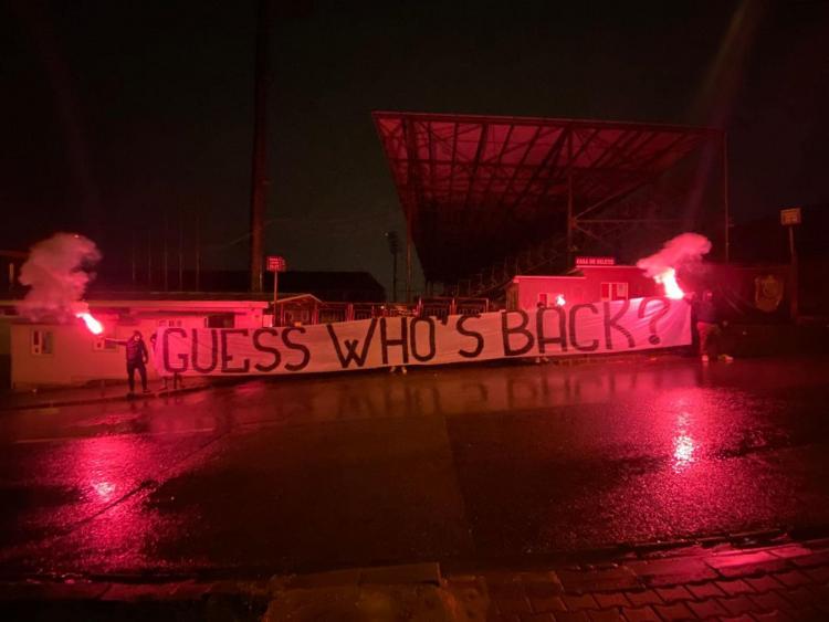 Banner afișat de fanii lui „U” în Gruia. FOTO: Facebook „U” Cluj fans