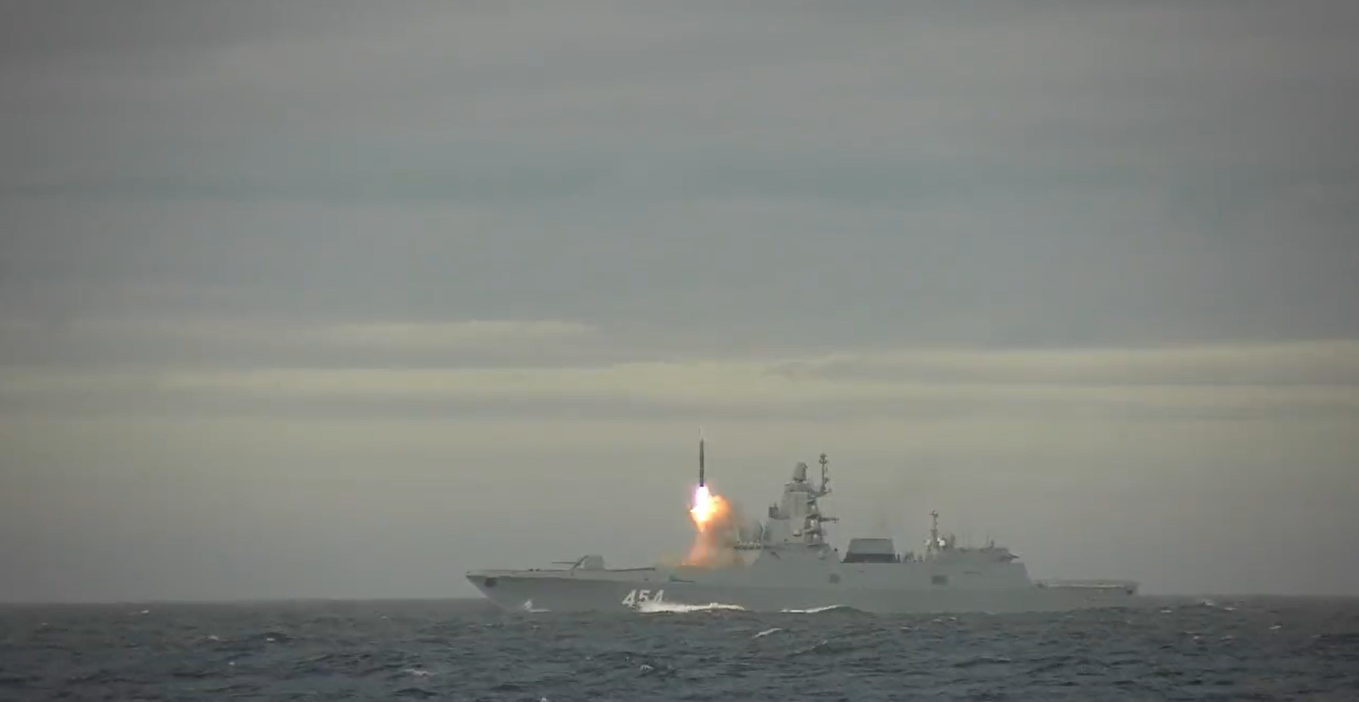 Rusia a finalizat testarea rachetei de croazieră hipersonice Zircon şi o va desfăşura înainte de sfârşitul anului pe o nouă fregată a Flotei Nordului/ Foto: captură ecran Twitter