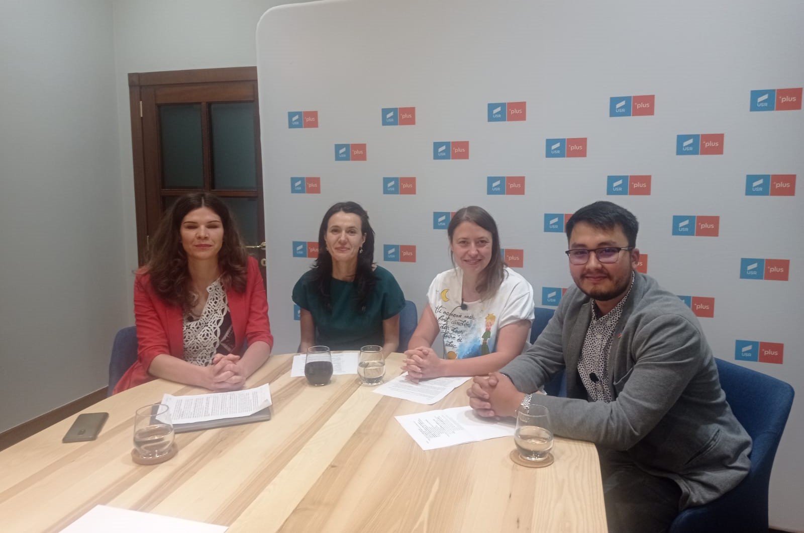 De la stânga la dreapta Alexandra Oană - Consilier Local USR Plus