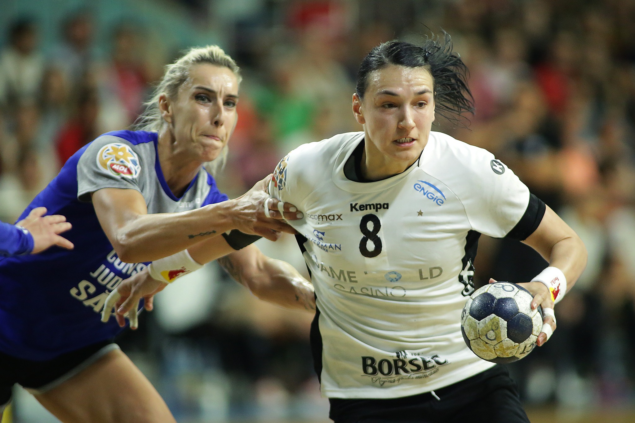 Cristina Neagu în meciul cu Zalău. FOTO: CSM București Facebook