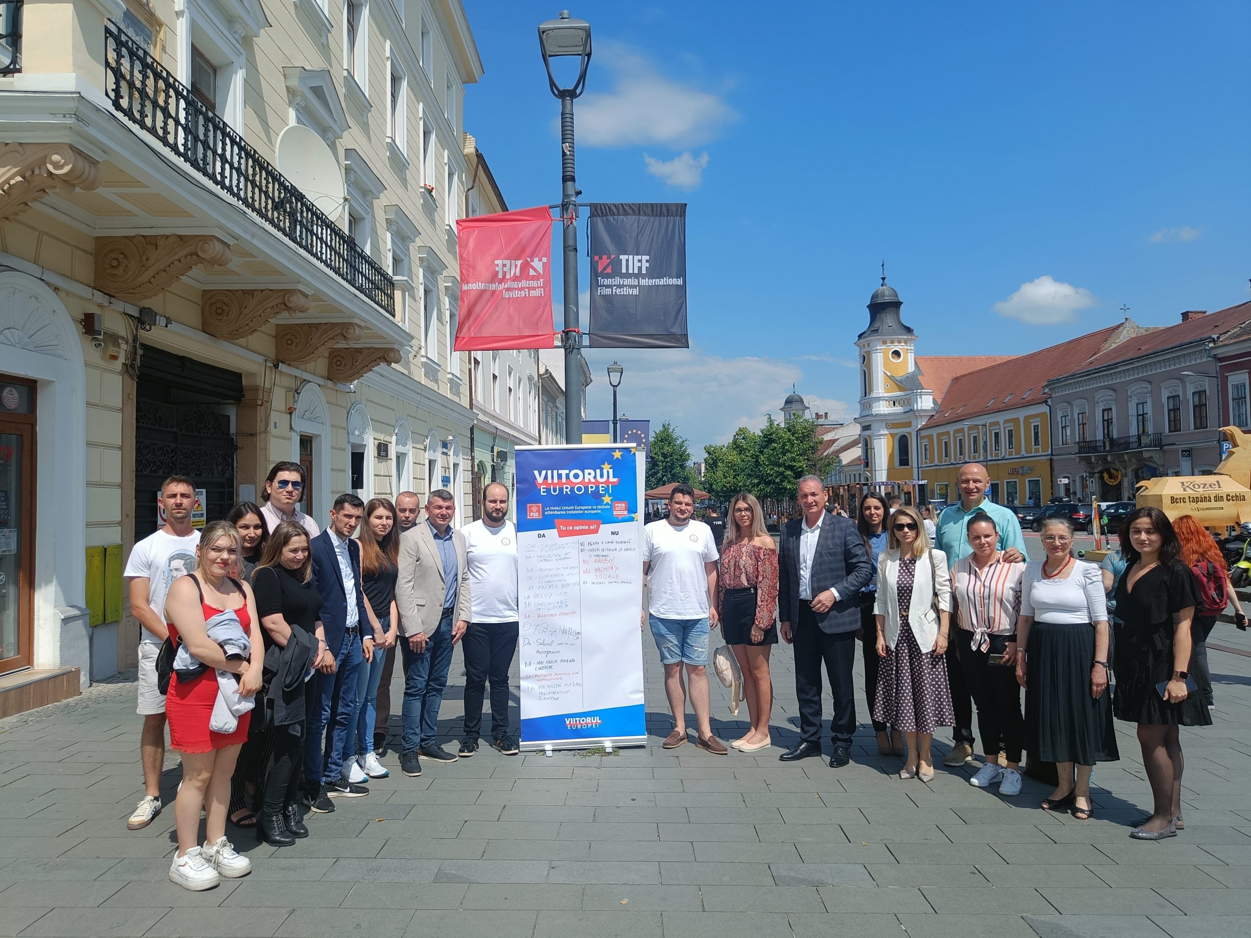 Cetăţenii au fost invitaţi să îşi exprime opţiunea pe sutele de panouri stradale amplasate în toată ţara