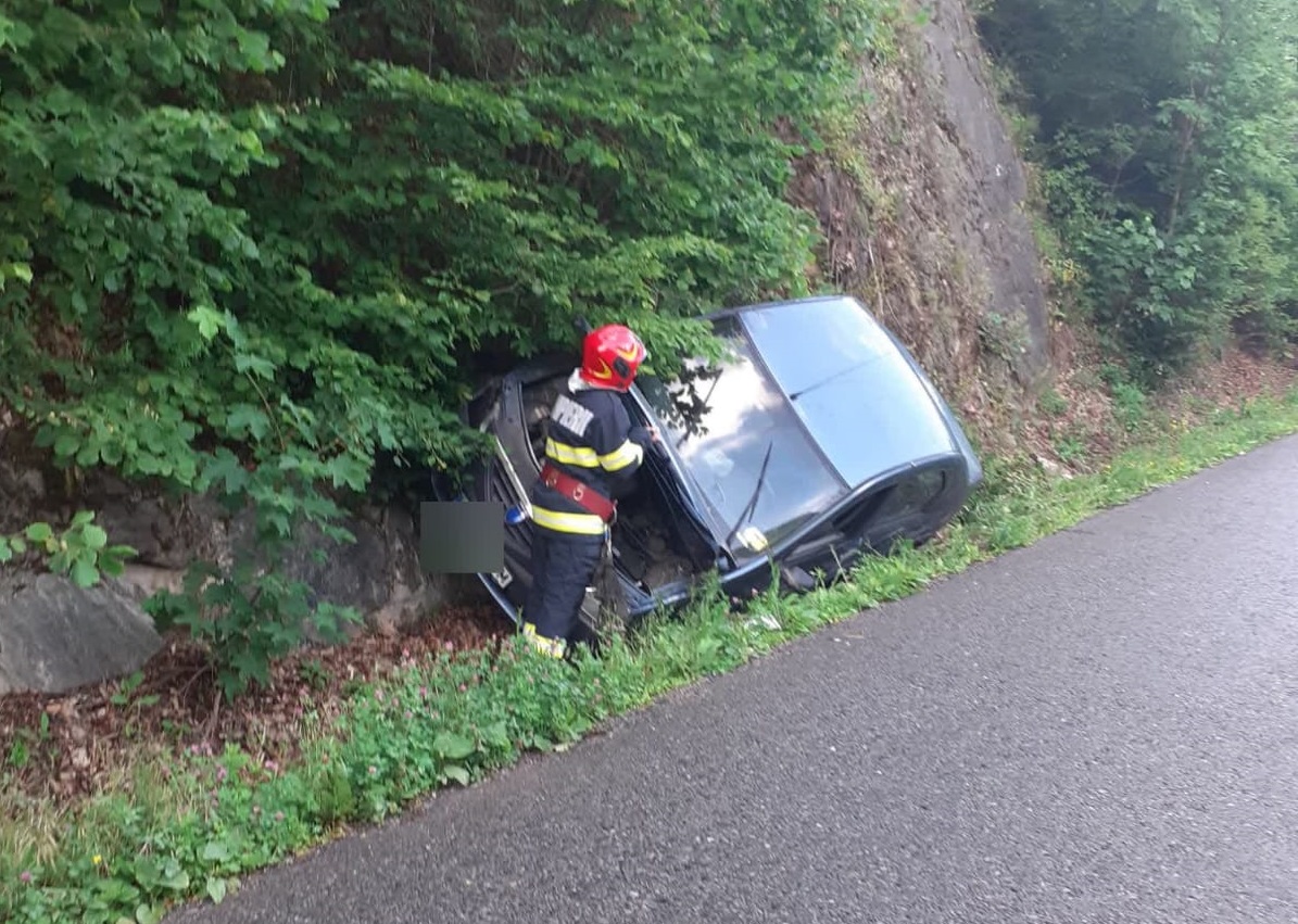 Un accident rutier s-a petrecut luni după-amiază la ieșire din localitatea Someșul Cald. FOTO: ISU Cluj