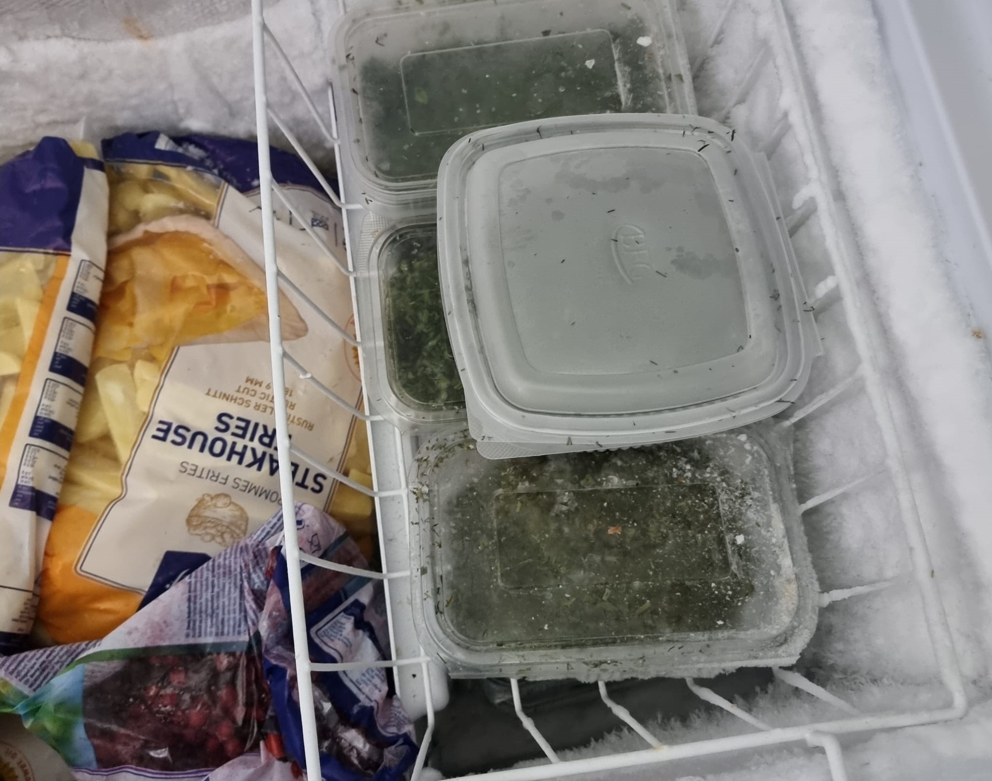 Printre neregulile găsite de comisari se numără lipsa substanțelor dezinfectate pentru igienizarea suprafețelor / Foto: CRPC RNV Cluj
