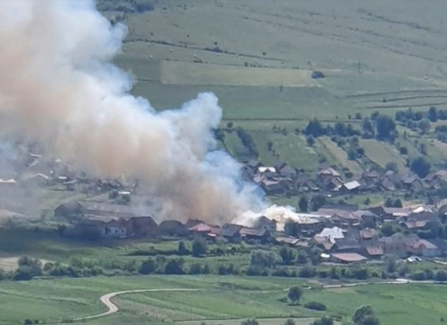 Incendiu de proporții la 4 case din Bistrița-Năsăud / Foto: bistriteanul.ro