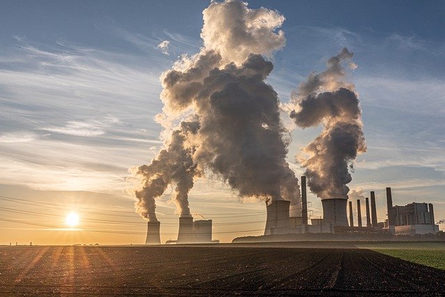 Peste jumătate dintre români (55%) sunt îngrijoraţi de efectele negative ale emisiilor de carbon