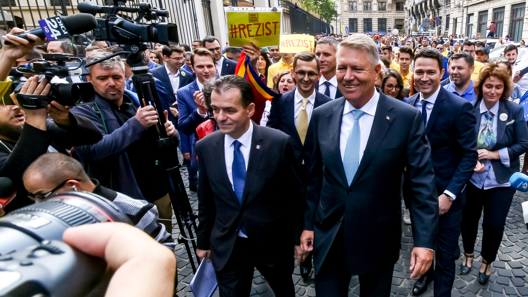 Ludovic Orban și Klaus Iohannis. Sursa foto: depositphotos.com