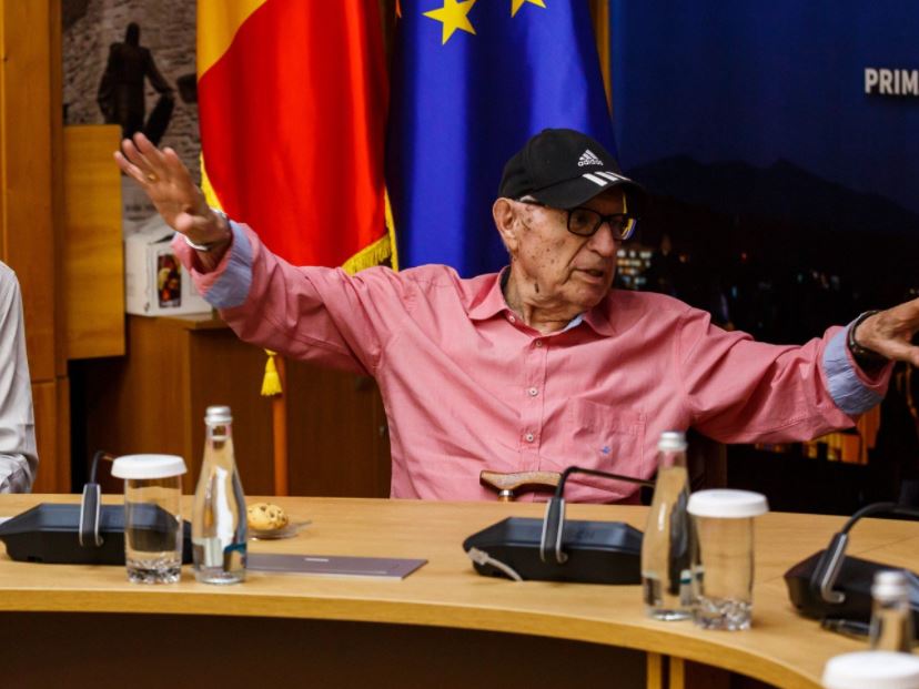 Un supraviețuitor al Holocaustului cu rădăcini clujene a venit în Cluj-Napoca pentru a-i vizita mormântul mamei sale / Foto: captură ecran - Dan Tarcea