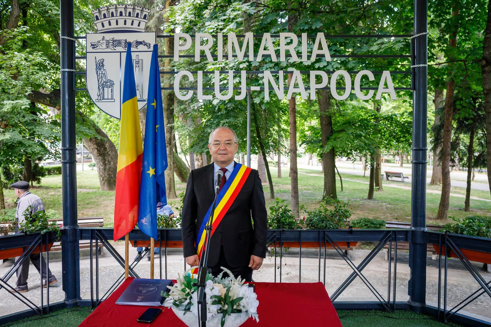 Emil Boc la foişorul din Parcul Central. Sursă foto Facebook Emil Boc