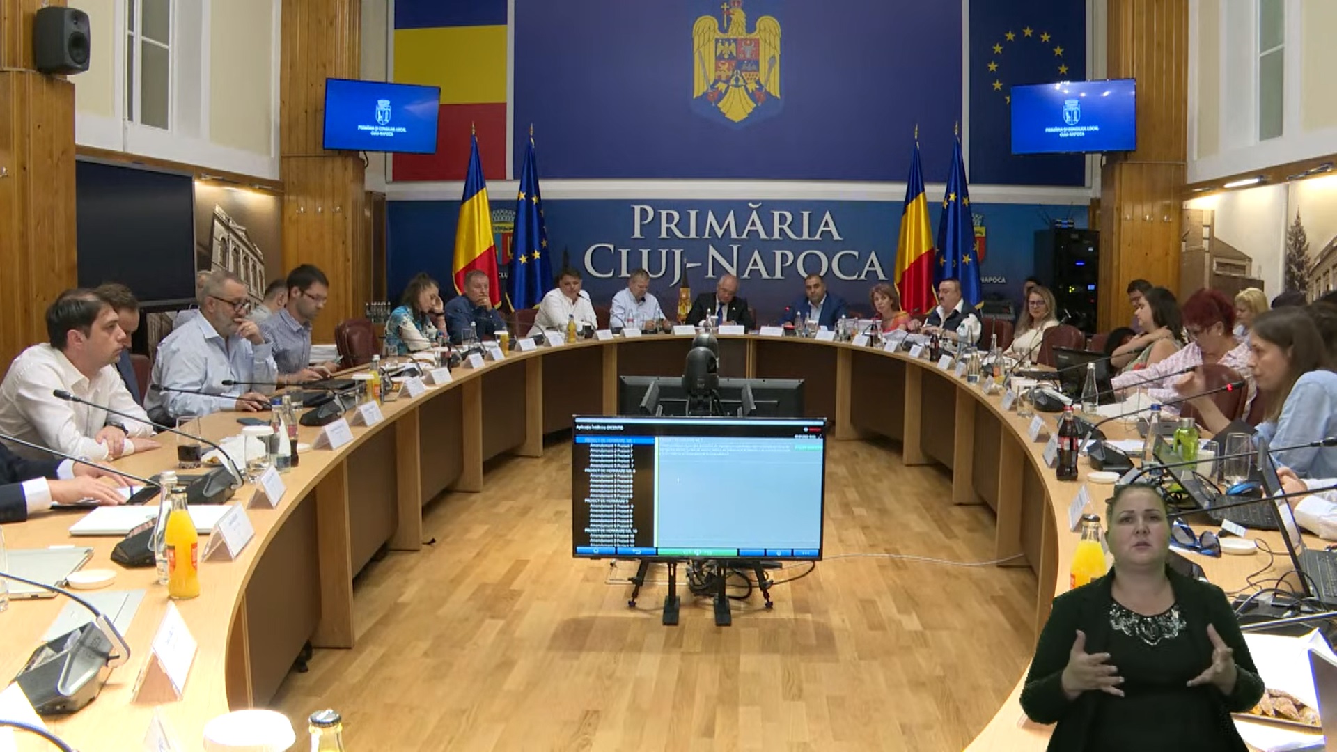 Certă în CL din cauza sporurilor funcționarilor. FOTO: Captură ecran