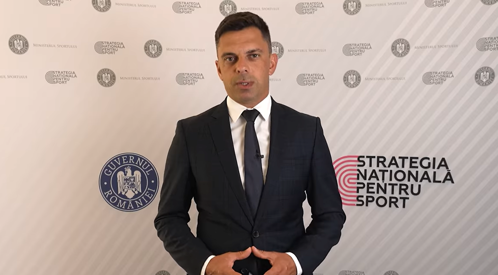 Federaţia Română de Fotbal urmează să analizeze impactul obligativităţii unei ponderi de 40% a jucătorilor români asupra competiţiilor fotbalistice şi solicită textul ordinului ministrului Sportului/ Foto: Captură ecran video Facebook - Eduard Novak