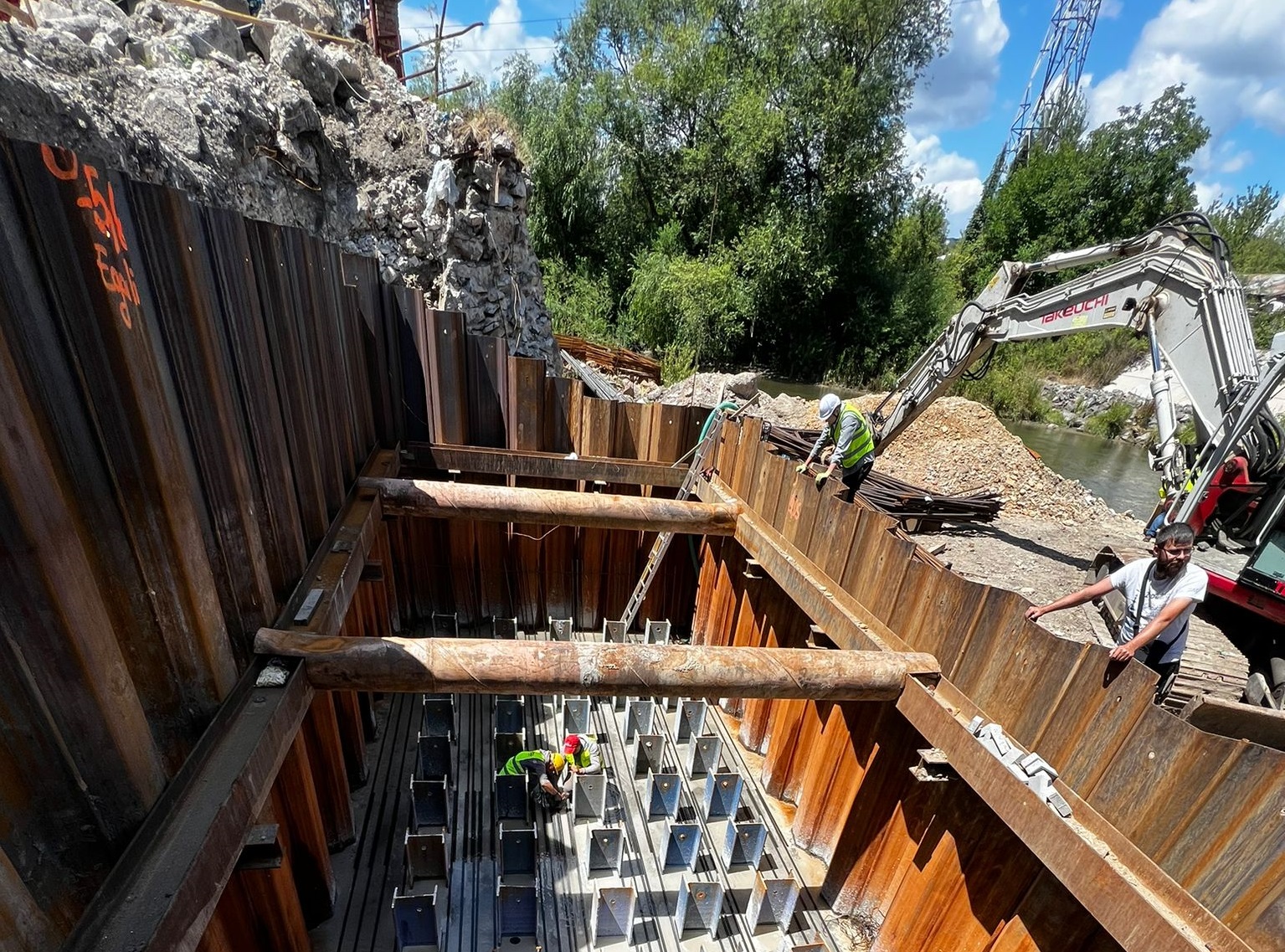 Lucrări impresionante la Podul Porțelanului. Când trebuie să fie gata?