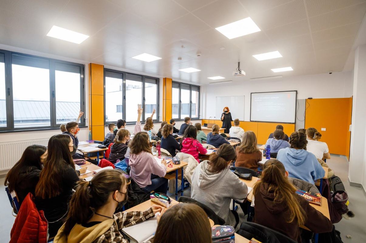 3.309 absolvenți de clasa VIII