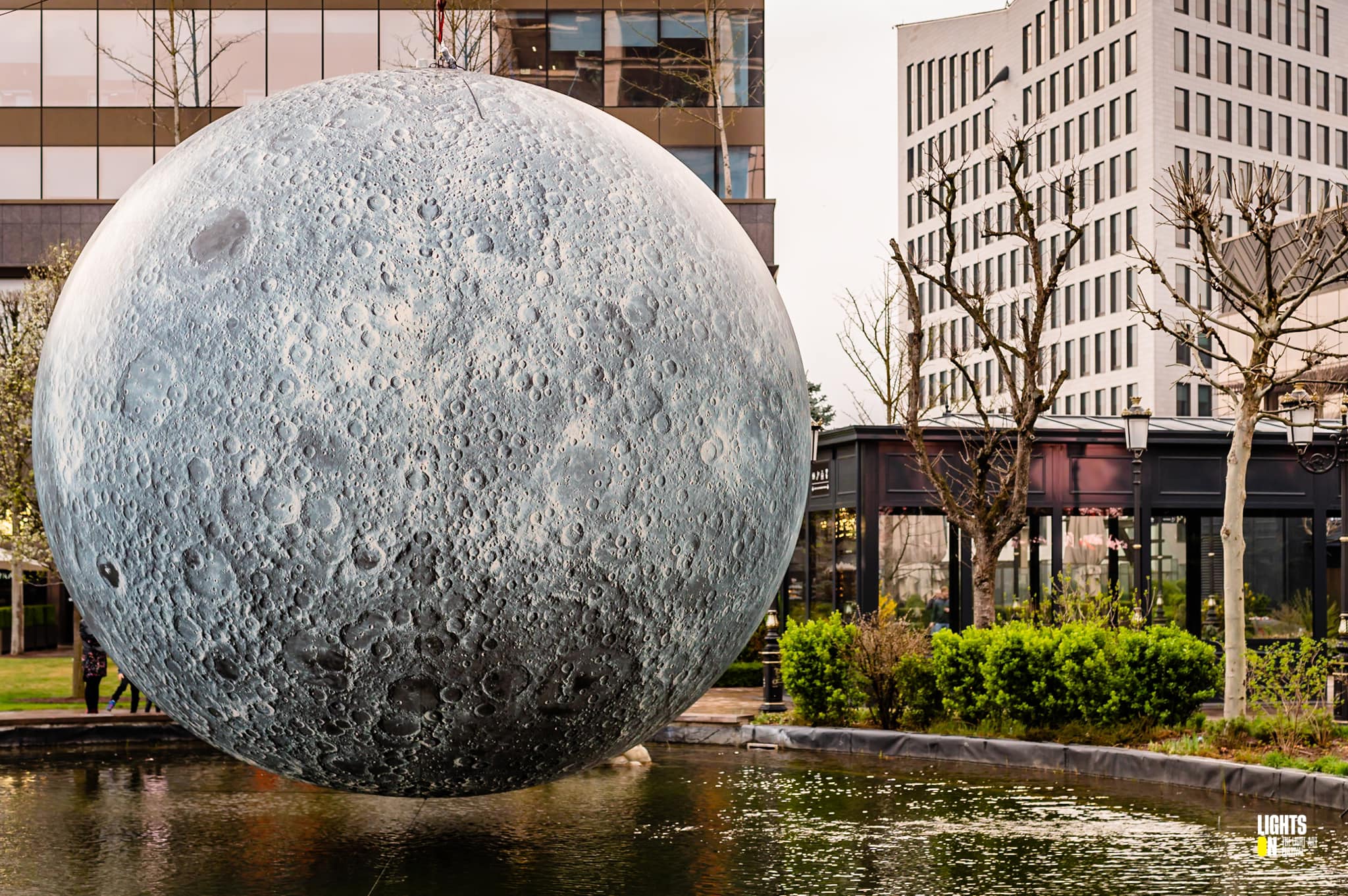 „Museum of the Moon” va putea fi admirată de locuitorii municipiului Sfântu Gheorghe. Sursa foto: Lights On Romania