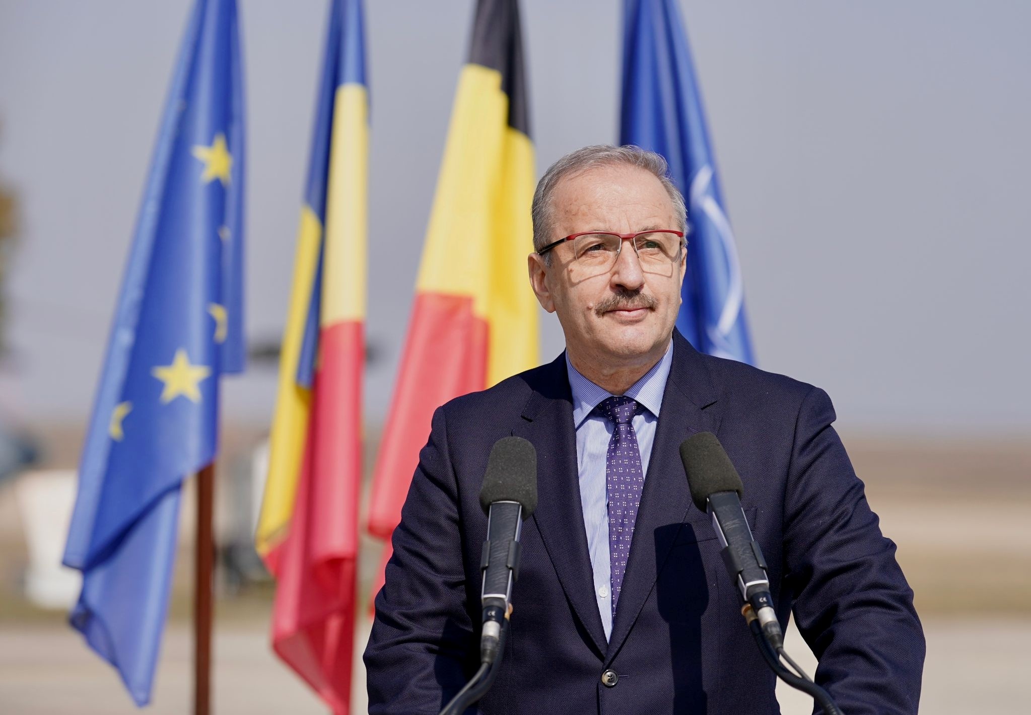 Demnitarul a declarat la Digi24 că aceasta este una dintre puținele țări din organizația nord-atlantică ce mai are armată obligatorie/ Foto: Facebook - Vasile Dîncu