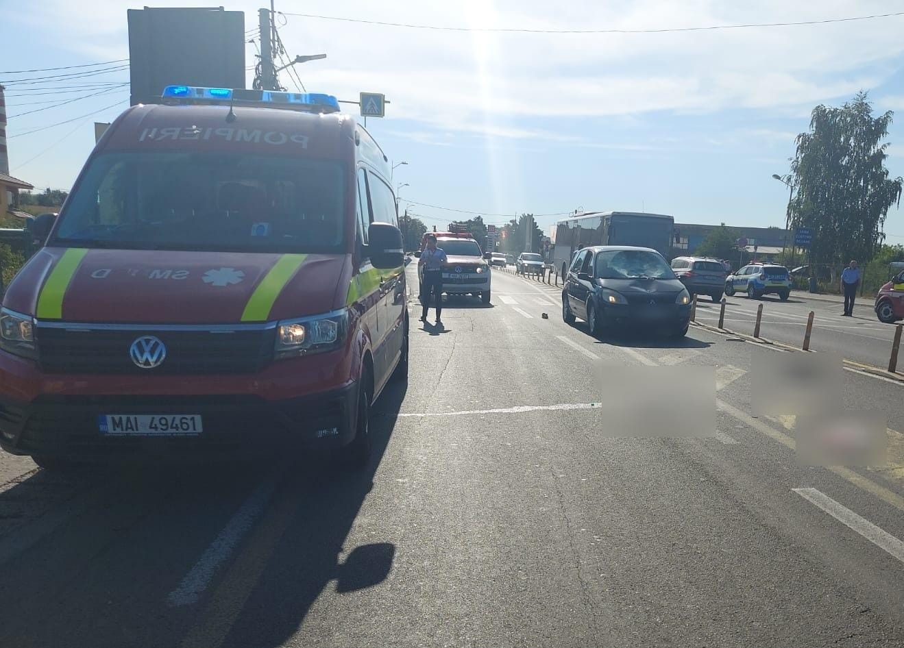Pieton lovit de mașină pe trecere