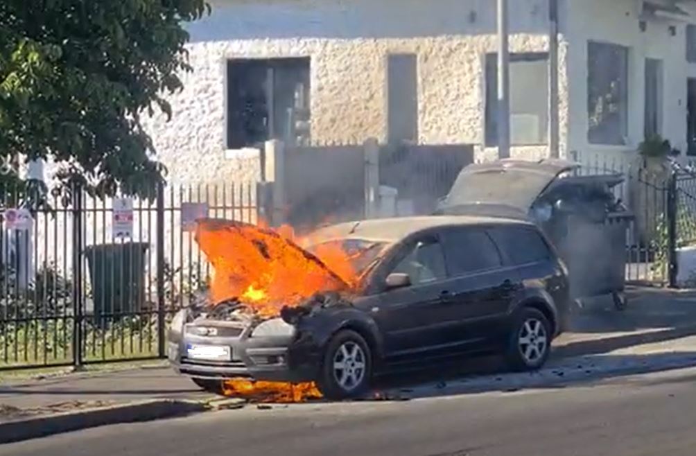 Mașină în flăcări pe Calea Turzii / Foto: captură video - YouTube Mr. TimeLapse