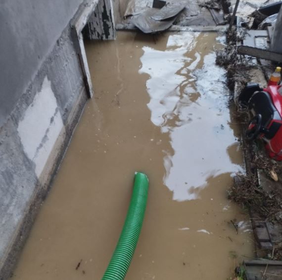 Beciuri inundate și copaci căzuți în localități din Cluj