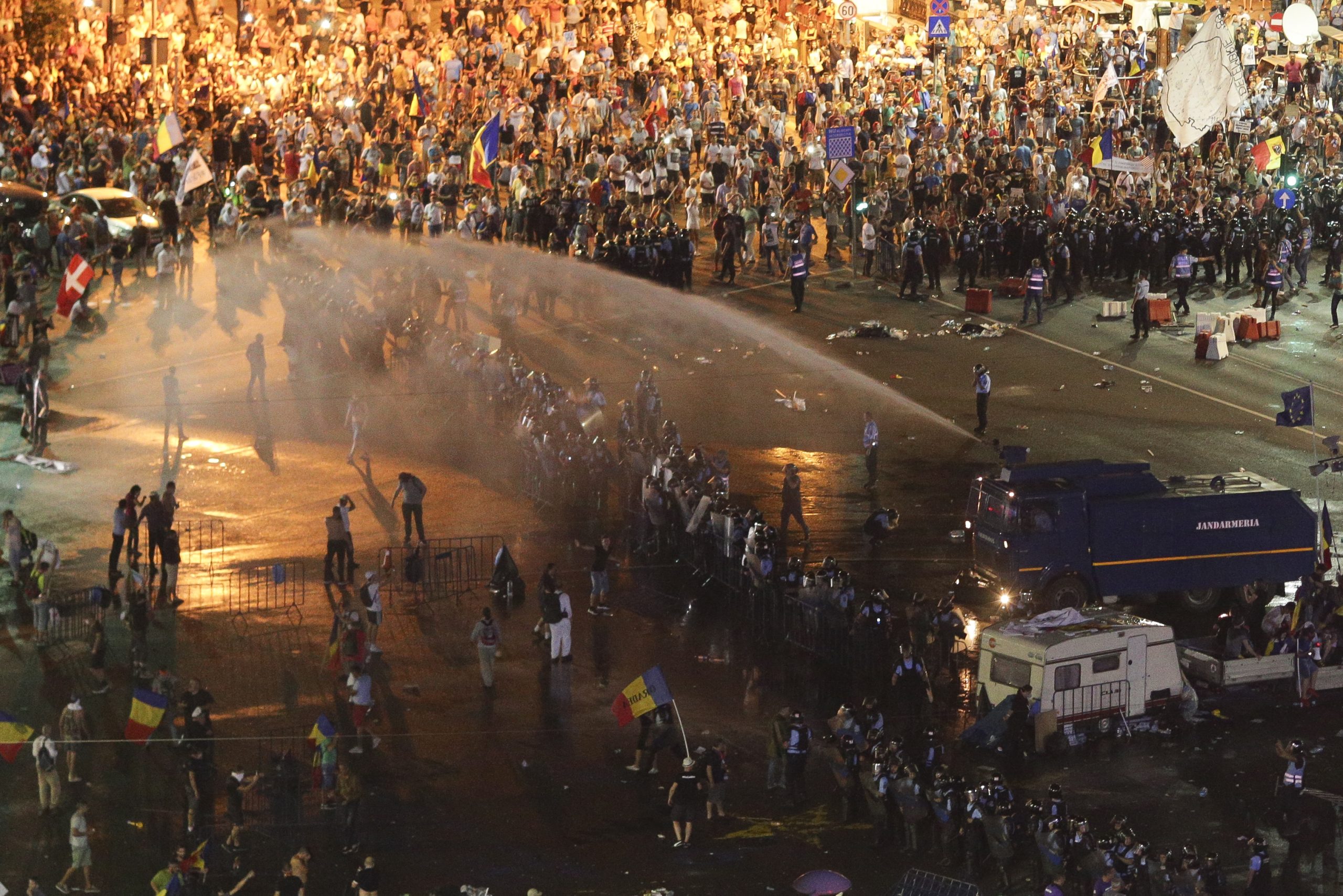 Prima zi de proteste a romanilor din diaspora fata de guvernul PSD