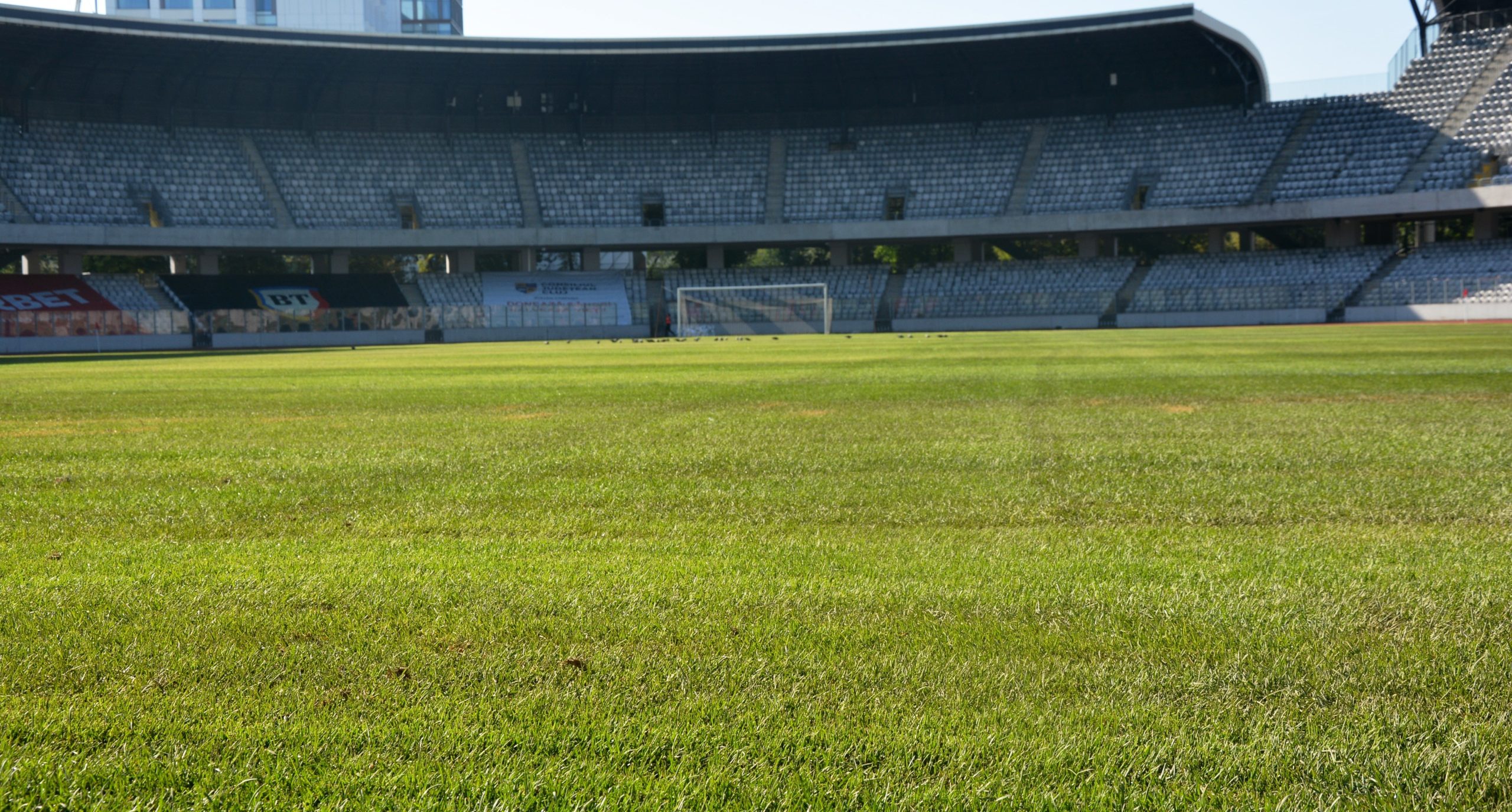 Gazonul de pe stadionul Cluj Arena a fost înlocuit/ Foto: Consiliul Județean Cluj