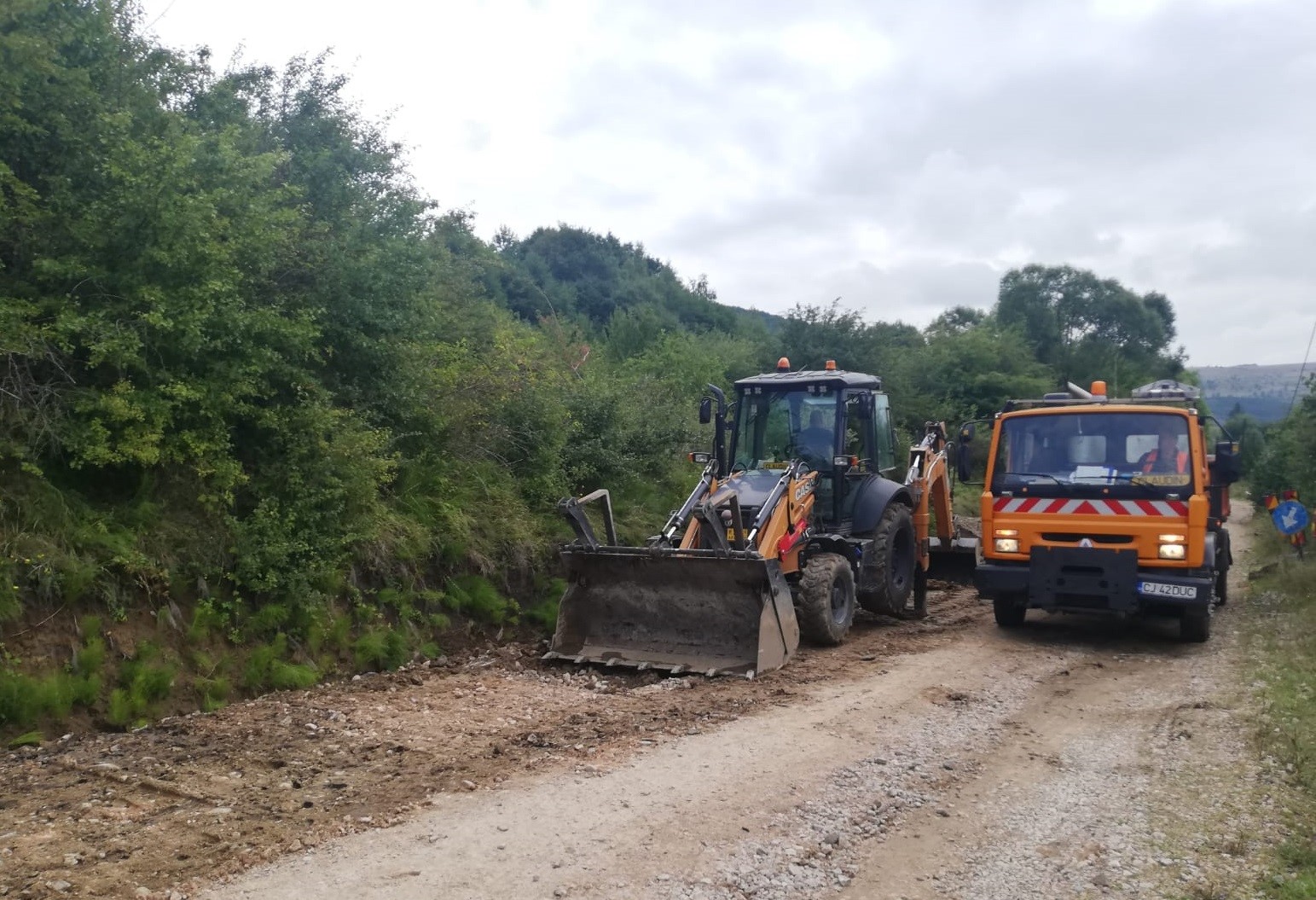 Sectorul de drum care leagă lacul Micești de Tureni va intra în lucrări de asfaltare