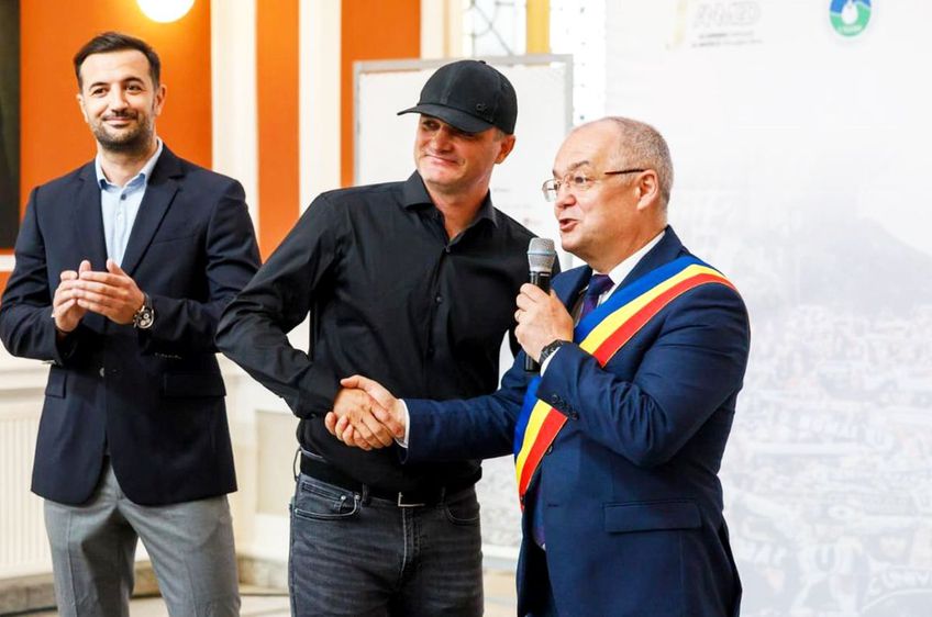 Erik Lincar și Emil Boc. Sursă foto gsp.ro