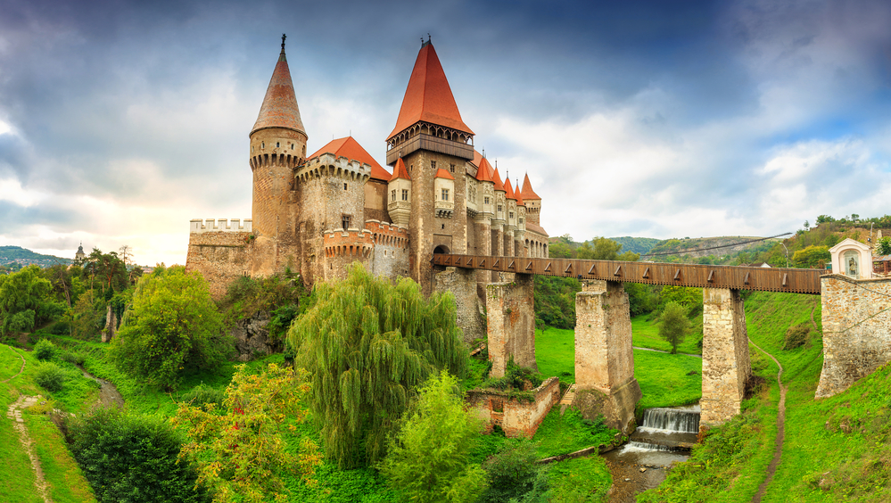 România ocupă locul 4 în clasamentul din luna iulie 2022 al țărilor cu cele mai bune recenzii online oferite de turiști/ Foto: depositphotos.com