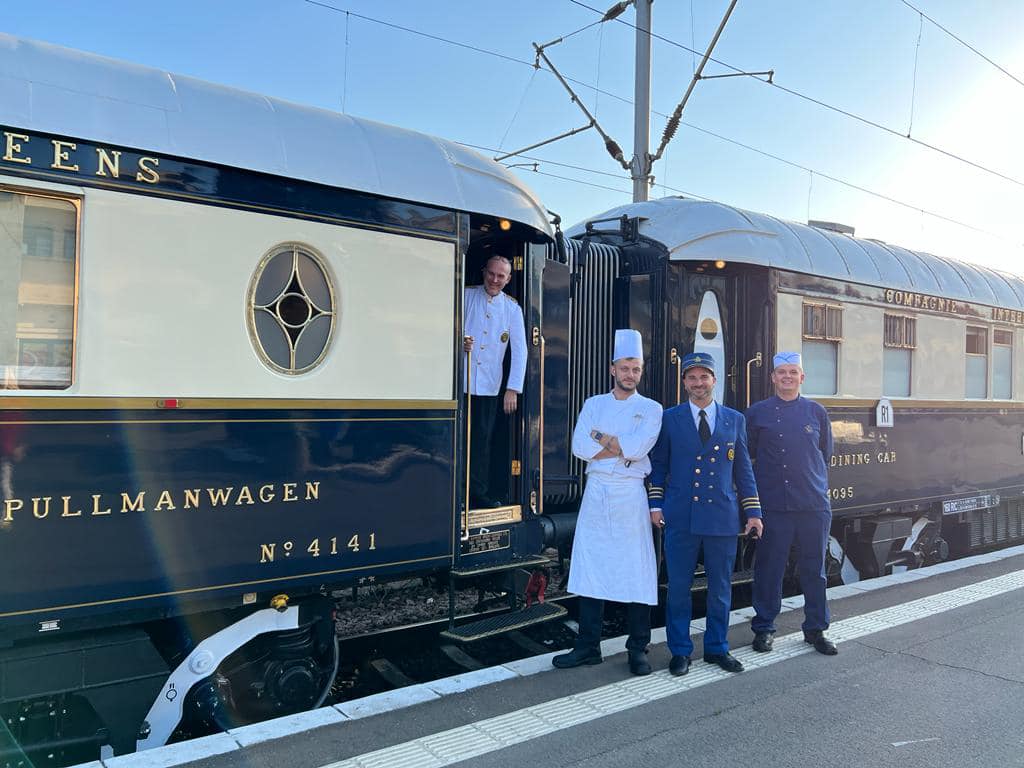 Luxosul Orient Express a ajuns în România. FOTO: Facebook/ CFR Calatori Brasov