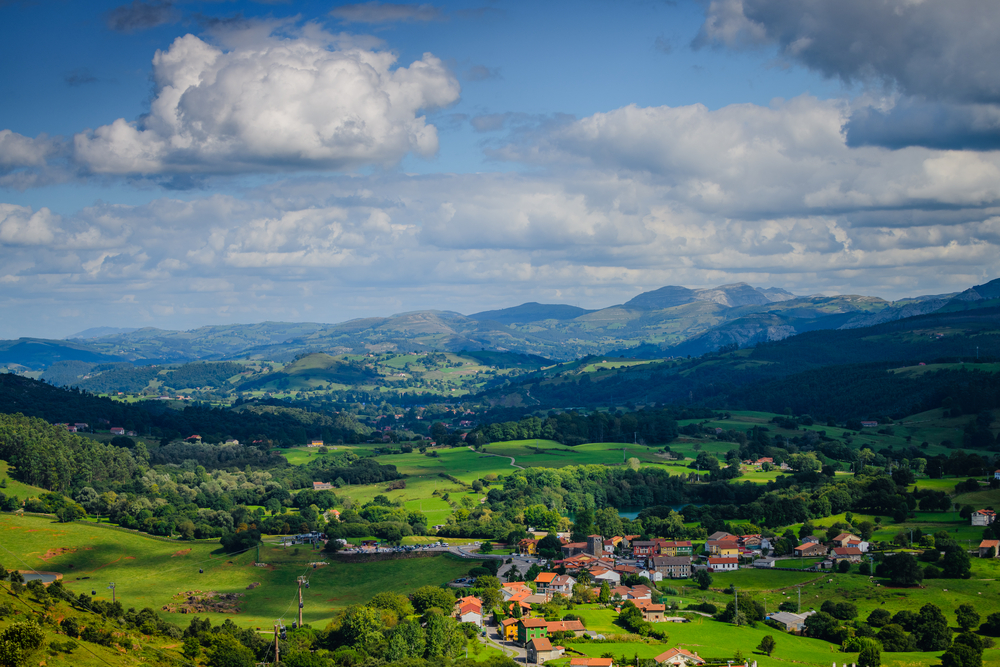 1 din 10 români s-ar muta din oraș la sat. Care sunt cele mai invocate motive? FOTO: Depositphotos.com